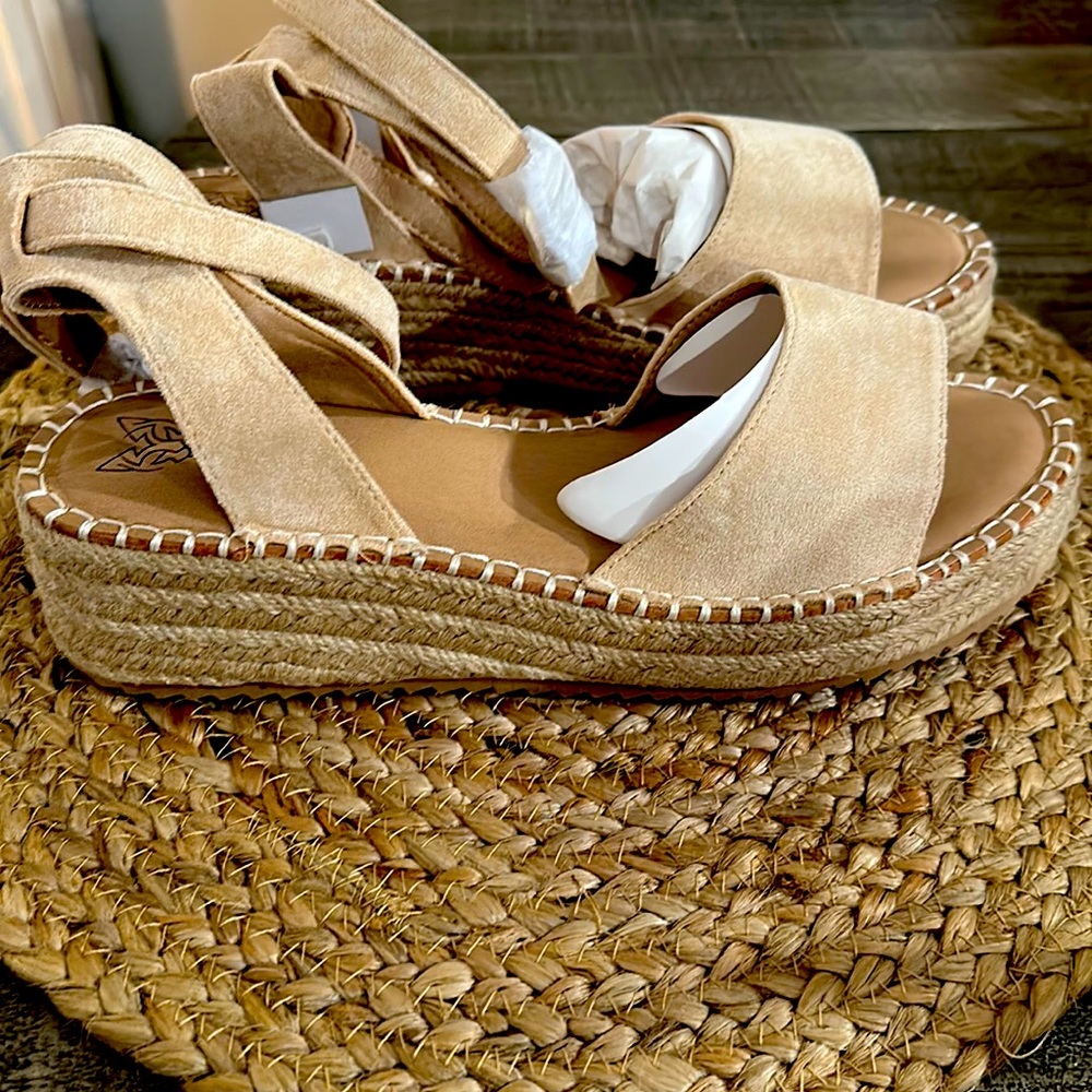Womens Espadrille Sandal - brand new! Size 10.